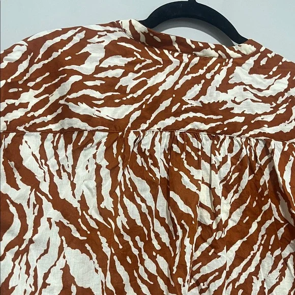 GAP Rust and Cream Zebra Print Button-Down Shirt - Picture 7 of 8